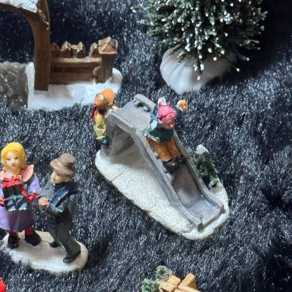 Charming Holiday Miniature Set Featuring 20+ Figurines & Accessories - Picture 8 of 10